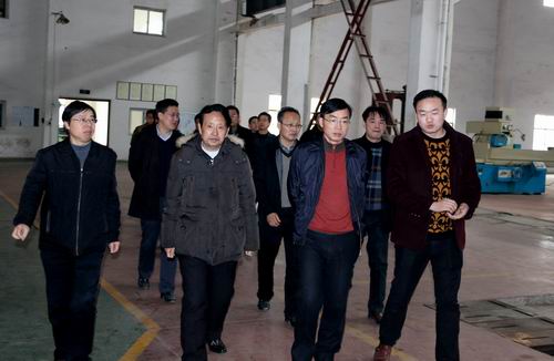 临湘市委书记黄俊钧一行到悟空官方网站立体停车设备考察调研 